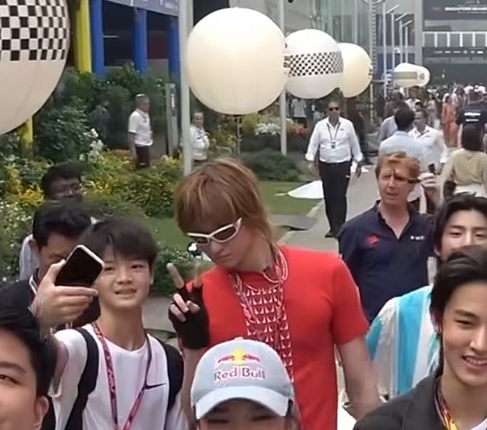 martinedtae's tweet photo. F1まてぃんとツーショット撮ってる男の子いて神 https://t.co/P3tRnPyvIf