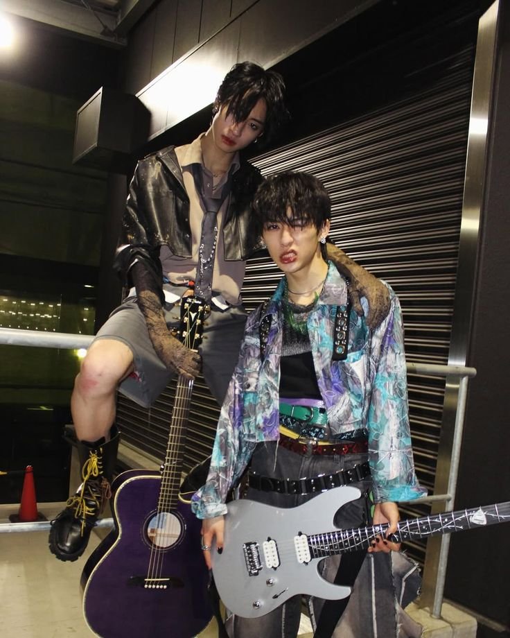 _kareshi01's tweet photo. the guitarist couple agenda is real 🎸🎶 https://t.co/p8y1ydhKFM