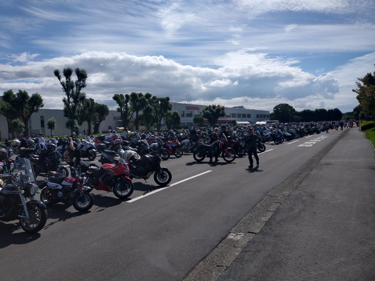 salvare091's tweet photo. 今年も沢山のバイク見れて幸せだった！(写真外にも沢山)

来てるバイクその人の色でてて大いに目の保養でござった。 https://t.co/crBeWRsLdN
