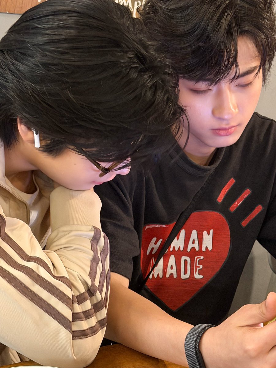 T0BIL0GSZ's tweet photo. theewave being THAT discreet cute couple you’ll only see in movies, but for them, it’s their reality
#theewave #tthi_eks #waavetnp https://t.co/5MpO2X2m5m