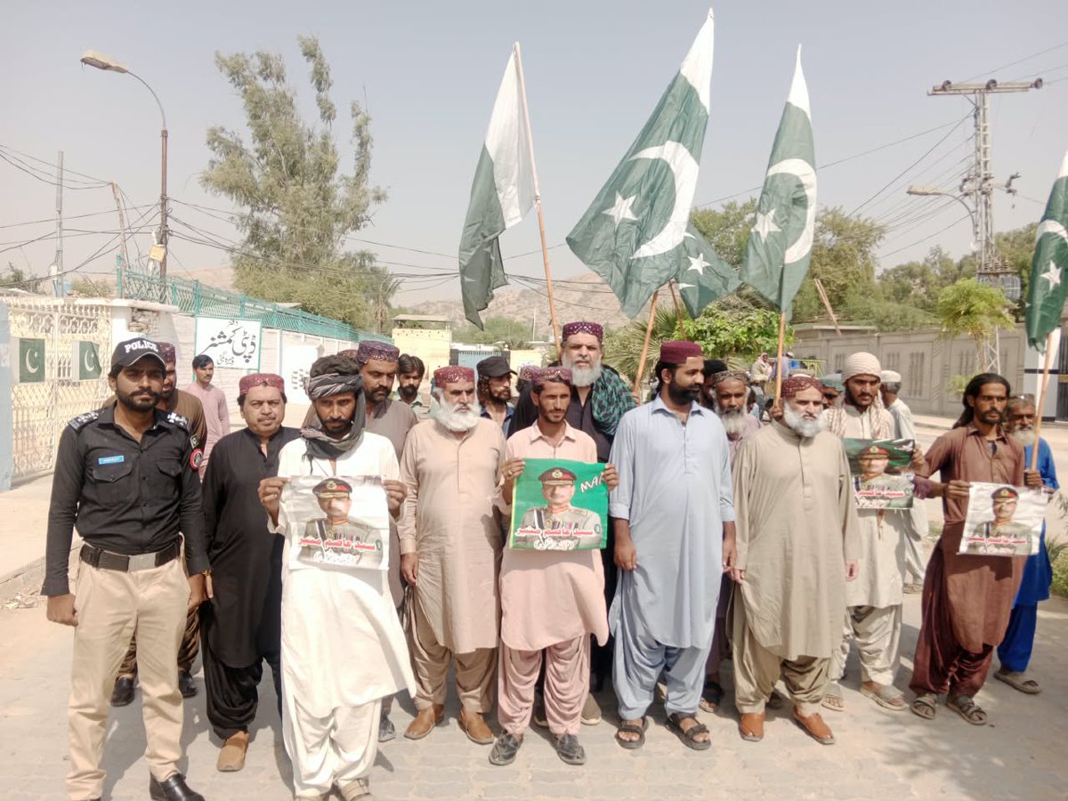 Stylishfas35475's tweet photo. KP police should be able to perform their duties without undue political pressure. Fair investigations and equal accountability are essential for maintaining law and order. #BLNSupportsKPGovernorRule https://t.co/tROrgKV5lT