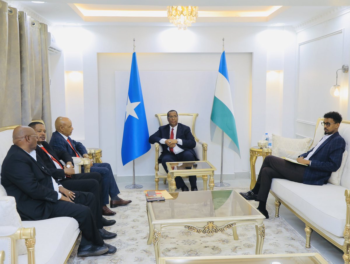 HELugatoor's tweet photo. Maanta, waxaan Xafiiskayga ku qaabilay Qunsulka Guud ee #Ethiopia u qaabilsan Dowladda #Puntland, Mudane Sarreeye Guuto Tagesse Lambamo Dimbore, iyo saraakiil kale oo ka tirsan Qunsuliyadda.

waxaanan ka wada hadalnay xoojinta xiriirka iyo iskaashiga labada dhinac. https://t.co/KR2rsT8Sxw