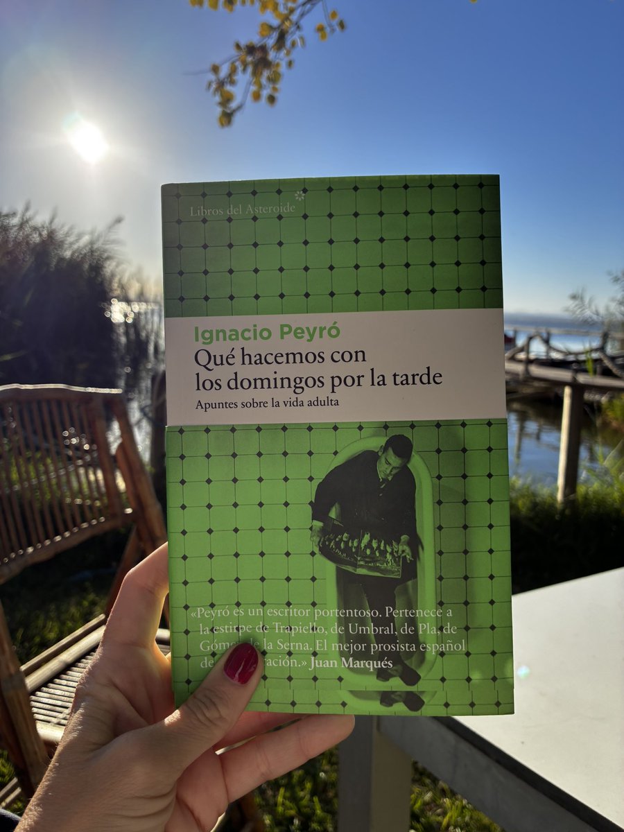 mjesusespinosa's tweet photo. Este es el libro que publica @LibrosAsteroide en unos días: un compendio de sus columnas en @el_pais. Inteligente, mordaz y ligero. Un libro en estado de ‘grazia’ sorrentiniana (2/2) https://t.co/nOTL69eoZo