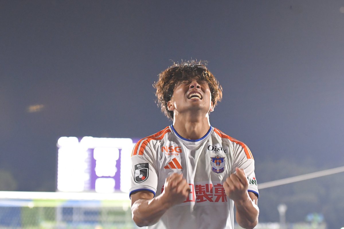 albirex_pr's tweet photo. 🧡🦢💙

先制ゴールは #若月大和 選手😍
新潟が一番好きなクラブと挙げた男が古巣からゴールを奪う‼️
背中を押してくれるサポーターの声とともに追加点を🙏🙌

🧡🦢💙

#DAZN➡️ https://t.co/QxBbnHqsfk
#albirex #アルビレックス新潟 https://t.co/xkmOdTfMPk