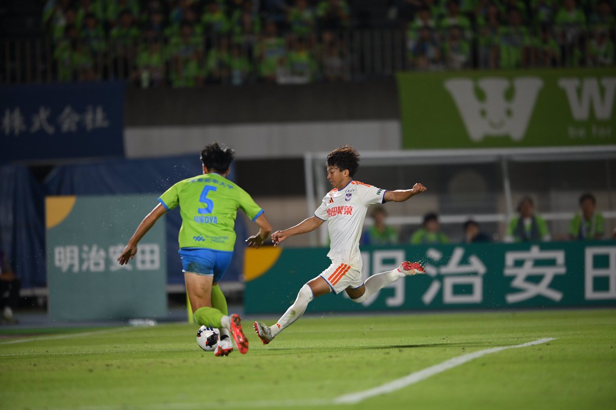 albirex_pr's tweet photo. 🧡🦢💙

先制ゴールは #若月大和 選手😍
新潟が一番好きなクラブと挙げた男が古巣からゴールを奪う‼️
背中を押してくれるサポーターの声とともに追加点を🙏🙌

🧡🦢💙

#DAZN➡️ https://t.co/QxBbnHqsfk
#albirex #アルビレックス新潟 https://t.co/xkmOdTfMPk