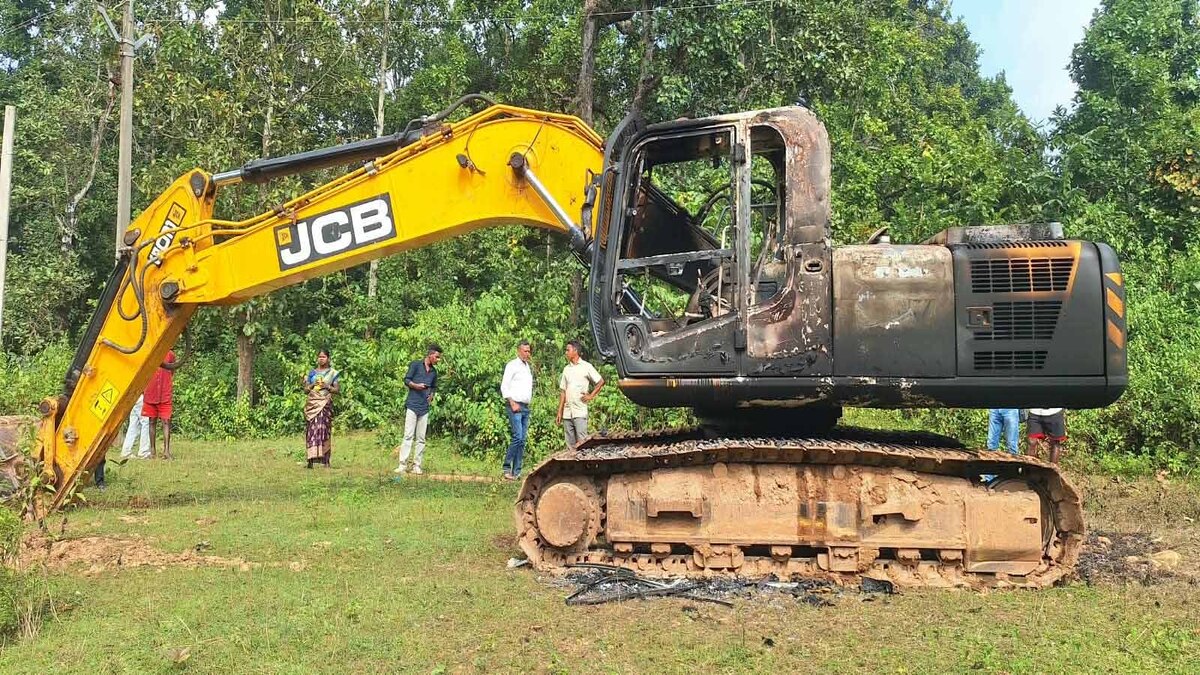 lagatarIN's tweet photo. Chaibasa News : बंदगांव में अपराधियों ने जेसीबी में लगाई आग, निर्माण कार्य बंद रहने के दौरान हुई घटना https://t.co/OpDtzUDQtv
#jharkhand #Chaibasa #JCB https://t.co/vlP7nTO9P5