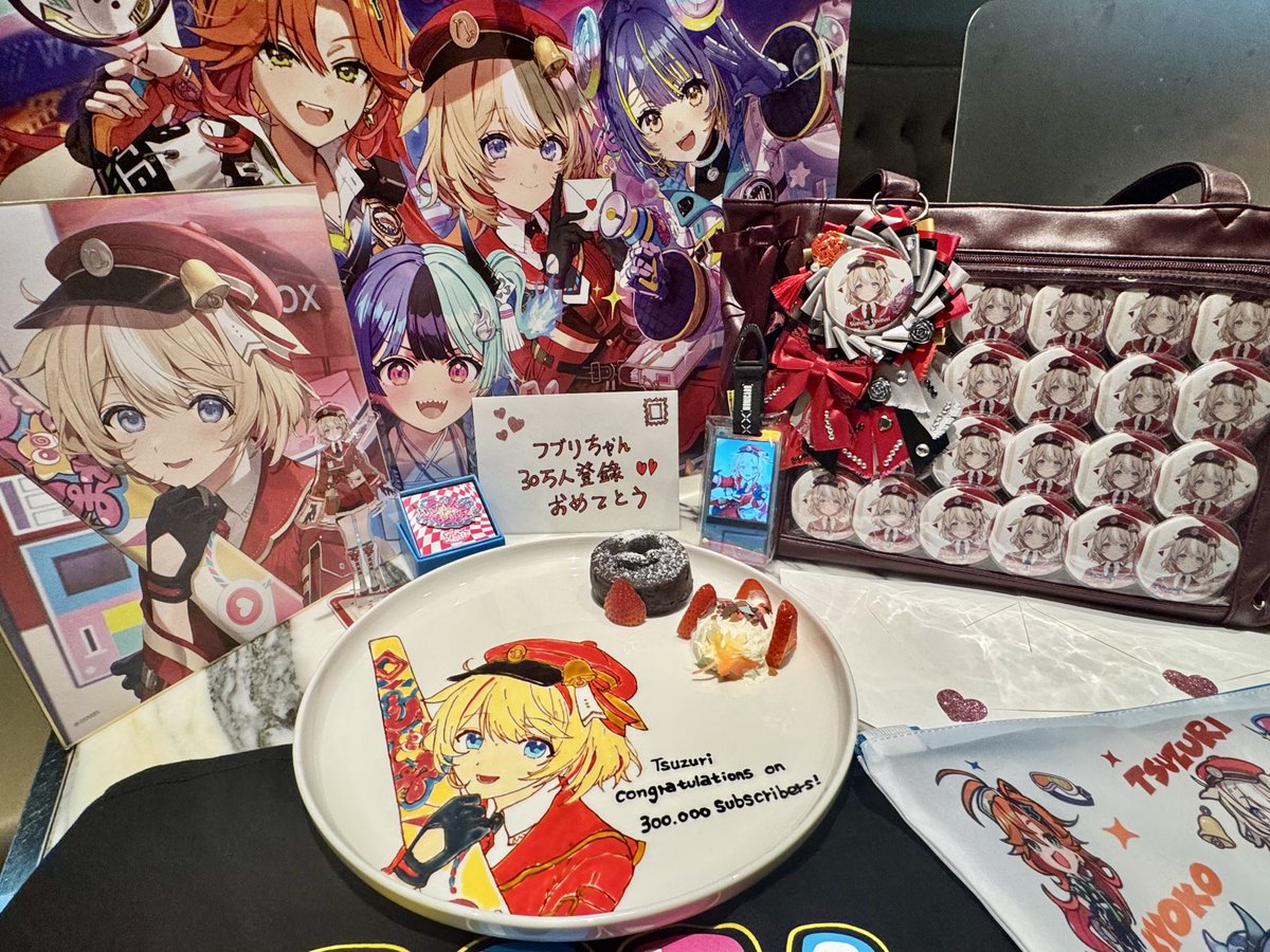 danwhite723's tweet photo. つづりちゃん！🐐💌
改めて30万人達成おめでとう！！
お祝いとして、東京から買ってきたグッズと、依頼して絵を描いてもらった皿を用意したよ！
これからも応援してます！
つづりちゃんなら、すぐに50万人、100万人も達成できそうだね！頑張ってね！
#つづりみーつけた #鈴鳴つづり https://t.co/3fijw61MfF