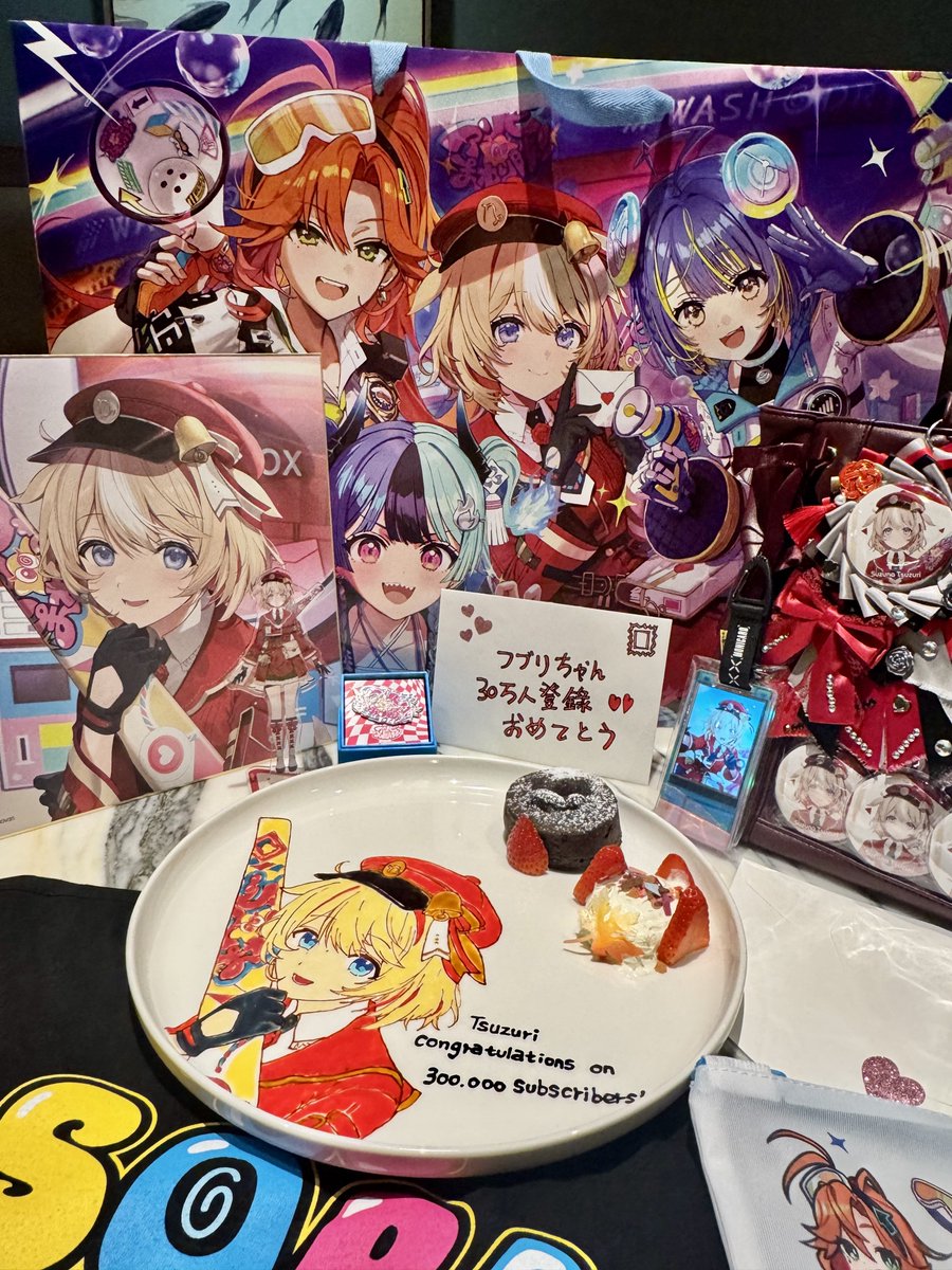 danwhite723's tweet photo. つづりちゃん！🐐💌
改めて30万人達成おめでとう！！
お祝いとして、東京から買ってきたグッズと、依頼して絵を描いてもらった皿を用意したよ！
これからも応援してます！
つづりちゃんなら、すぐに50万人、100万人も達成できそうだね！頑張ってね！
#つづりみーつけた #鈴鳴つづり https://t.co/3fijw61MfF