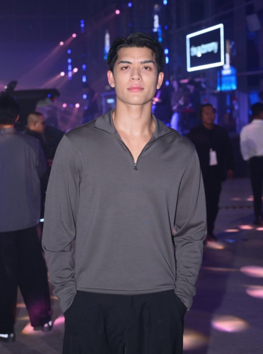 zybrowniee's tweet photo. ni baju kesayangan dia kali yak? https://t.co/w5nHhQaTqk