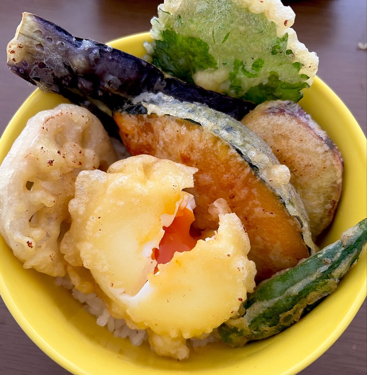 ApplePie8880's tweet photo. 昨日の残り天丼！！ https://t.co/m9fMzyla1D