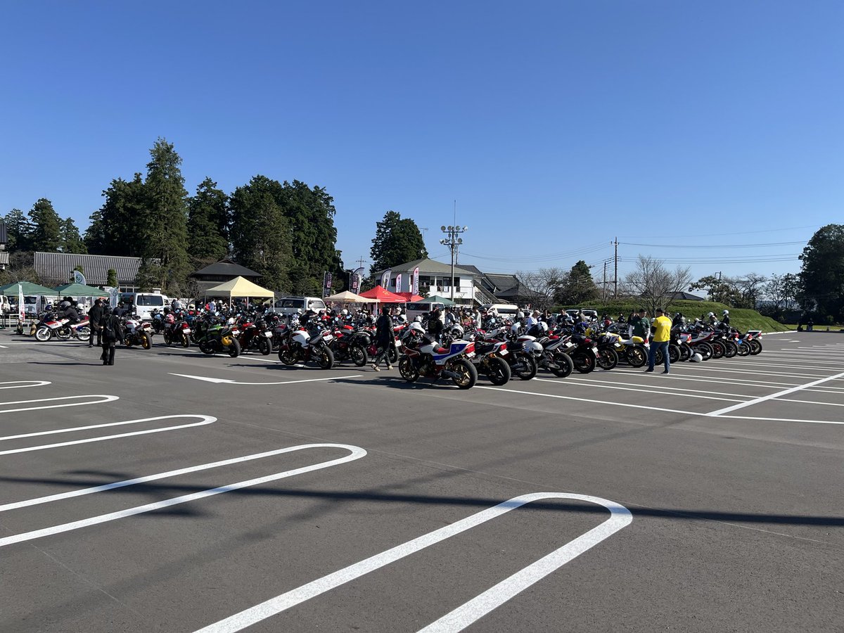 dgegopla's tweet photo. バイクの集まり🏍️ https://t.co/4lhfHHf63l