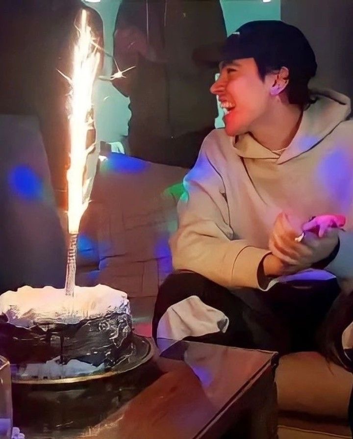 ClanSpreen's tweet photo. 🔷🎂| ¡Feliz cumpleaños a nuestro disléxico favorito! 🩵

Toda la comunidad te desea un muy feliz cumpleaños @SpreenDMC, esperamos que tengas un muy lindo día y que disfrutes con tus amigos. 

Y gracias por todo lo que haces por la comunidad Spreen. Que tengas unos felices 26! 🥳 https://t.co/JPXK6D0nej