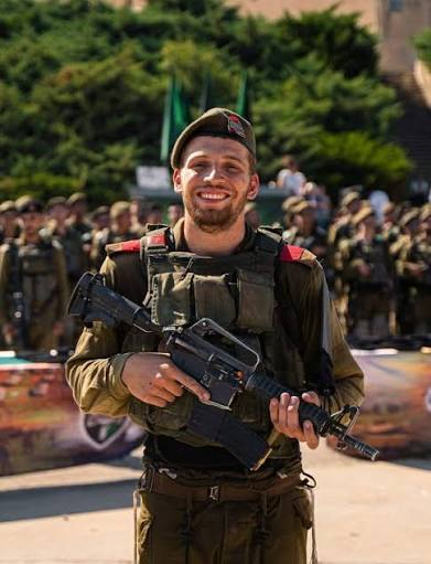 ZochrimIL's tweet photo. היום לפני שנתיים נפל בקרב גבורה בצפון הרצועה סמ"ר איתי פוגל ז"ל
איתי שירת כמפקד טנק בגדוד 46, חטיבה 401, בן 22 בנופלו.

קחו על עצמכם מעשה טוב לזכרו

יהי זכרו ברוך! https://t.co/0XfBrumY4K