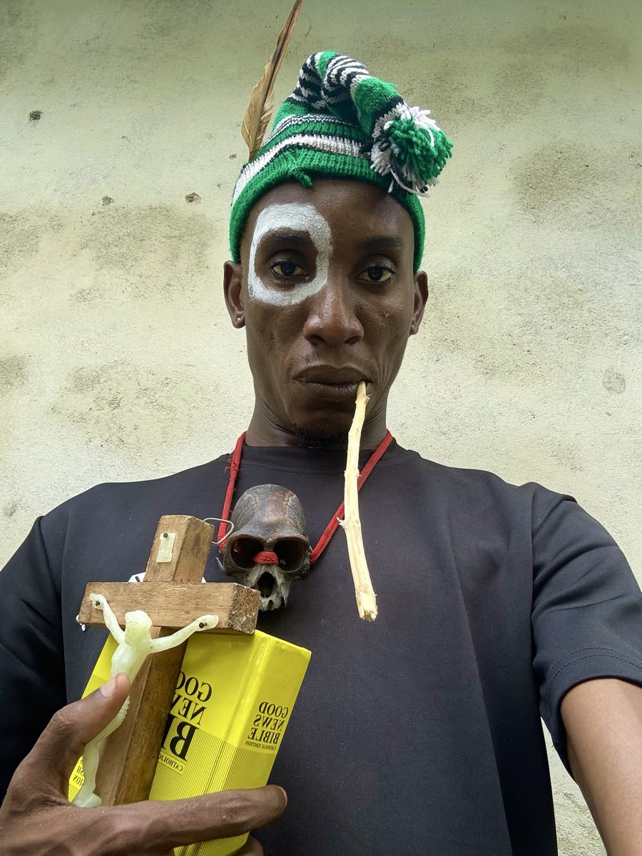 wvd99's tweet photo. As you dey hold God, no try leave gods 😎 https://t.co/VGuEjHBjmB