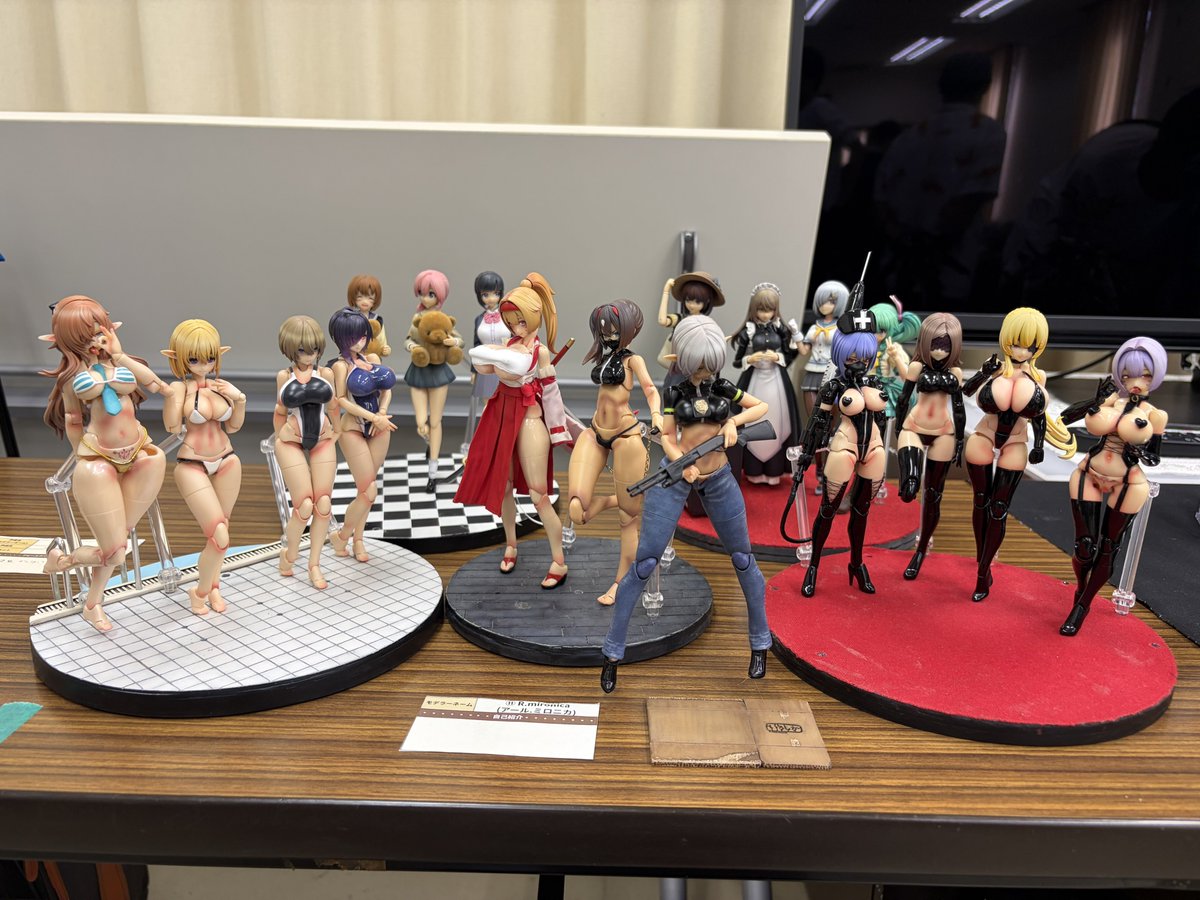 sunayu94's tweet photo. 三連休中日という事で、日本橋某所で行われてる #関西ガルプラ展示会 を少しだけ見学させて頂きに行って来ました

アットホームな会場に所狭しと力作てんこ盛りで大変見応えがございました
とりあえずツリーで連投していきます https://t.co/G7PsLa84Y1