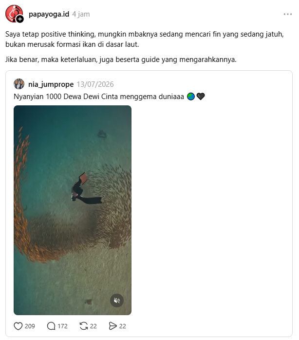 Xbacottetangga's tweet photo. Tindakan yang sebenernya harus dilakukan
Kalau ketemu schooling fish: 
1. Tenang, diemin aja. 
2. Kalau kita tenang di bawah air, mereka penasaran dan mendekat sendiri, baru deh direkam.

Kalau mau disamperin sampe dekat banget, biasanya untuk penelitian/pengobatan, ada tekniknya. Pastinya, itu bukan rekreasional. 👌🏻