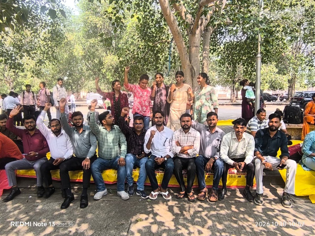 Arjun45855Arjun's tweet photo. गाँव-गाँव स्वास्थ्य सेवाएँ पहुँचाने वाले CHO खुद सेवा असुरक्षा से जूझ रहे हैं। कर्मचारियों का भविष्य सुरक्षित होगा, तभी व्यवस्था मजबूत होगी।
#UPCHO #CHOUnionUP @myogioffice
#upchopermanetcader https://t.co/TDZSuFzwir