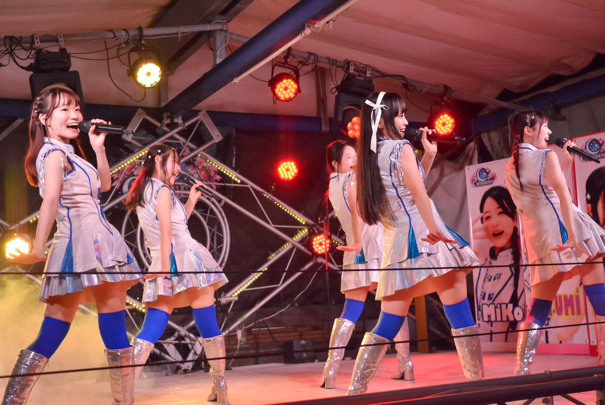 dropkick0618's tweet photo. 2026/10/10
オプシアミスミ満月ビアガーデン

CRESSENT今期ラスト2Daysは
初の(だよね)フルメンバーによるライブ

5人揃うと華やかさ増して素晴らしい

やっぱいいねクレッセント🌙

いよいよ本日、今期ラスト！
まだ間に合う！
急いで行くしか！

…僕は行けないけど🥲

#CRESSENT https://t.co/xfLimMvUO2