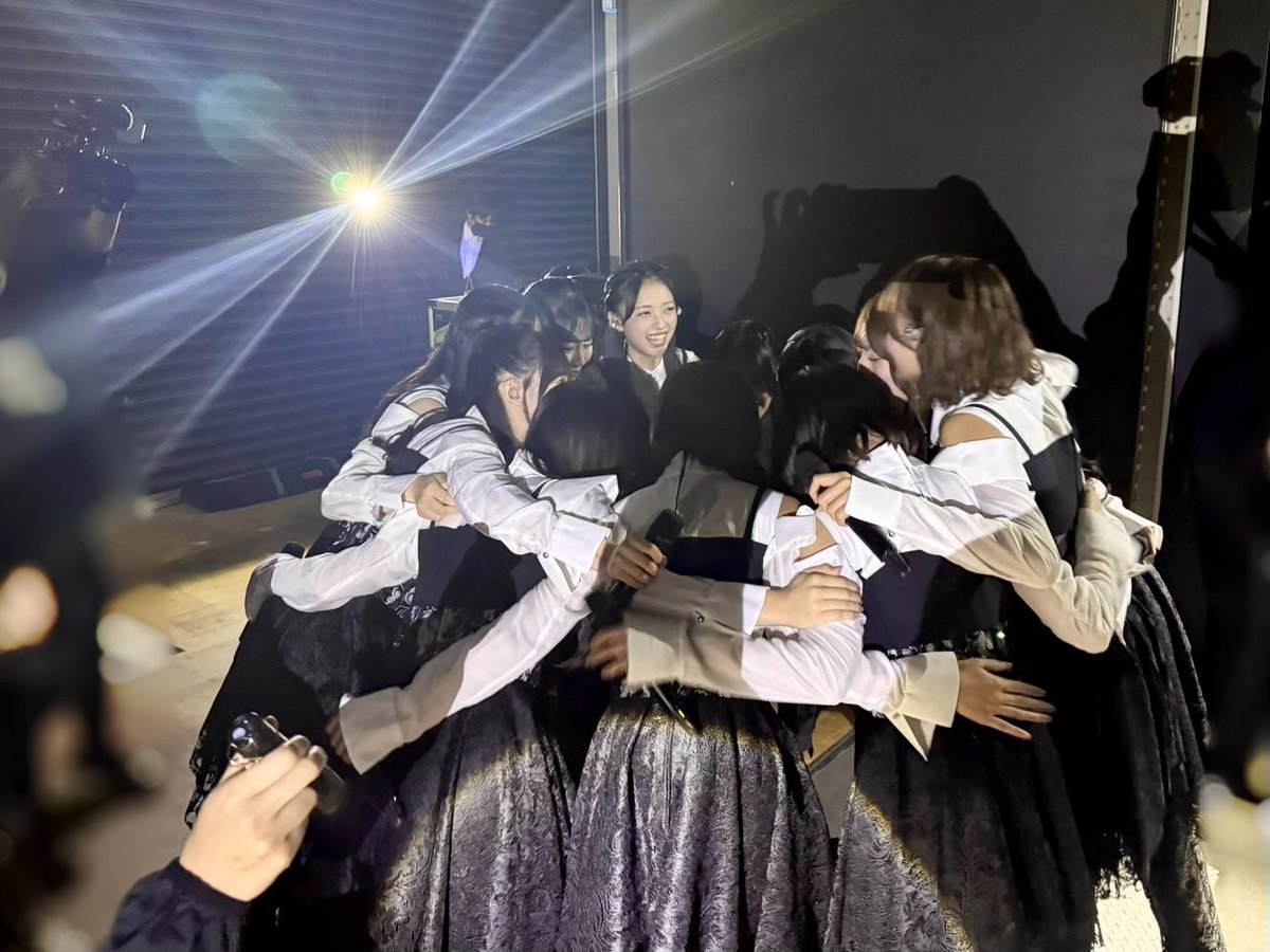 hinatazaka46's tweet photo. ／
ꕤ18th Singleꕤ
#ひなた坂46LIVE_DAY2
＼

本日、DAY2のリピート配信です🎥
全員でアツい時間を過ごすぞー！❤️‍🔥

開場(配信開始) 19:00 /開演(ライブ開始) 20:00

🎫リピート配信チケットはこちら
https://t.co/HK1ju2iWfg

#ひなた坂46
#日向坂46_風にキンモクセイ
#日向坂46 https://t.co/eVhep6NWYR