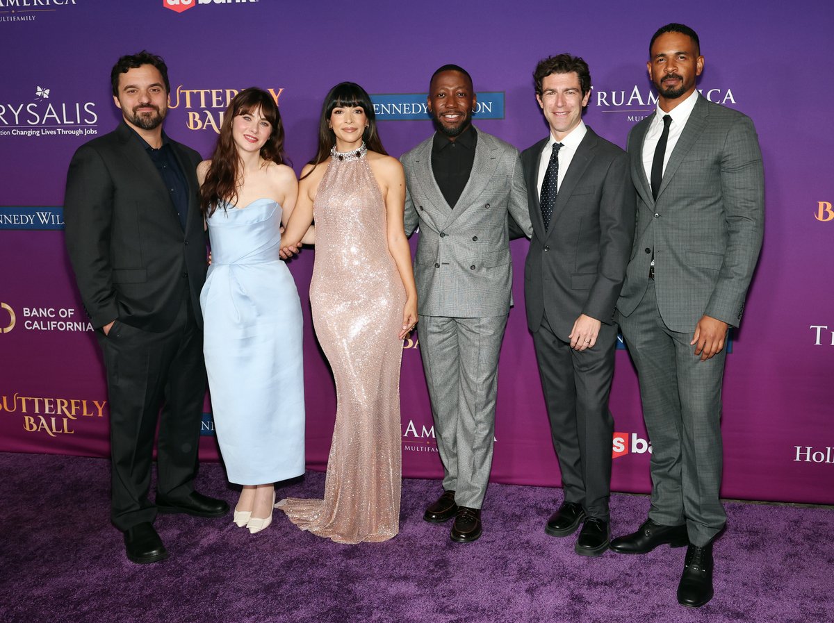 JustJared's tweet photo. The stars of "New Girl" - Jake Johnson, Zooey Deschanel, Hannah Simone, Lamorne Morris, Max Greenfield, and Damon Wayans Jr - reunited at the Chrysalis Butterfly Ball on Saturday night (October 10)

Photos: Getty https://t.co/wO12z9GHsw