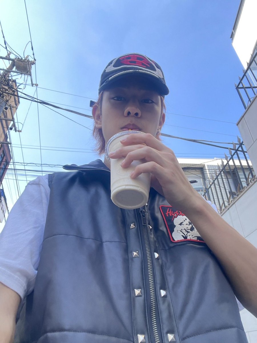 legit_cyber's tweet photo. ✏️#レジログ
FROM #TAKUMI

こんばんは！
もう１０月中旬なのに、まだ暑いですね☀️

このバナナシェイク美味しかった🍌

@legi_TAKUMI #cyberagentlegit
#dleague #dリーグ https://t.co/FJjdEwViNY