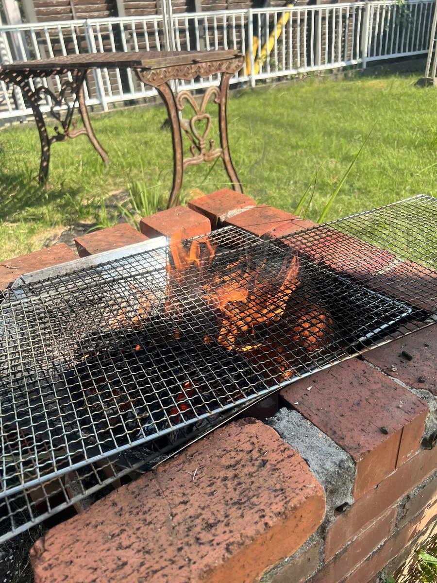 komekurai's tweet photo. 久々に焼く
庭にサイコフレーム落ちてた https://t.co/ANydn7Q9li