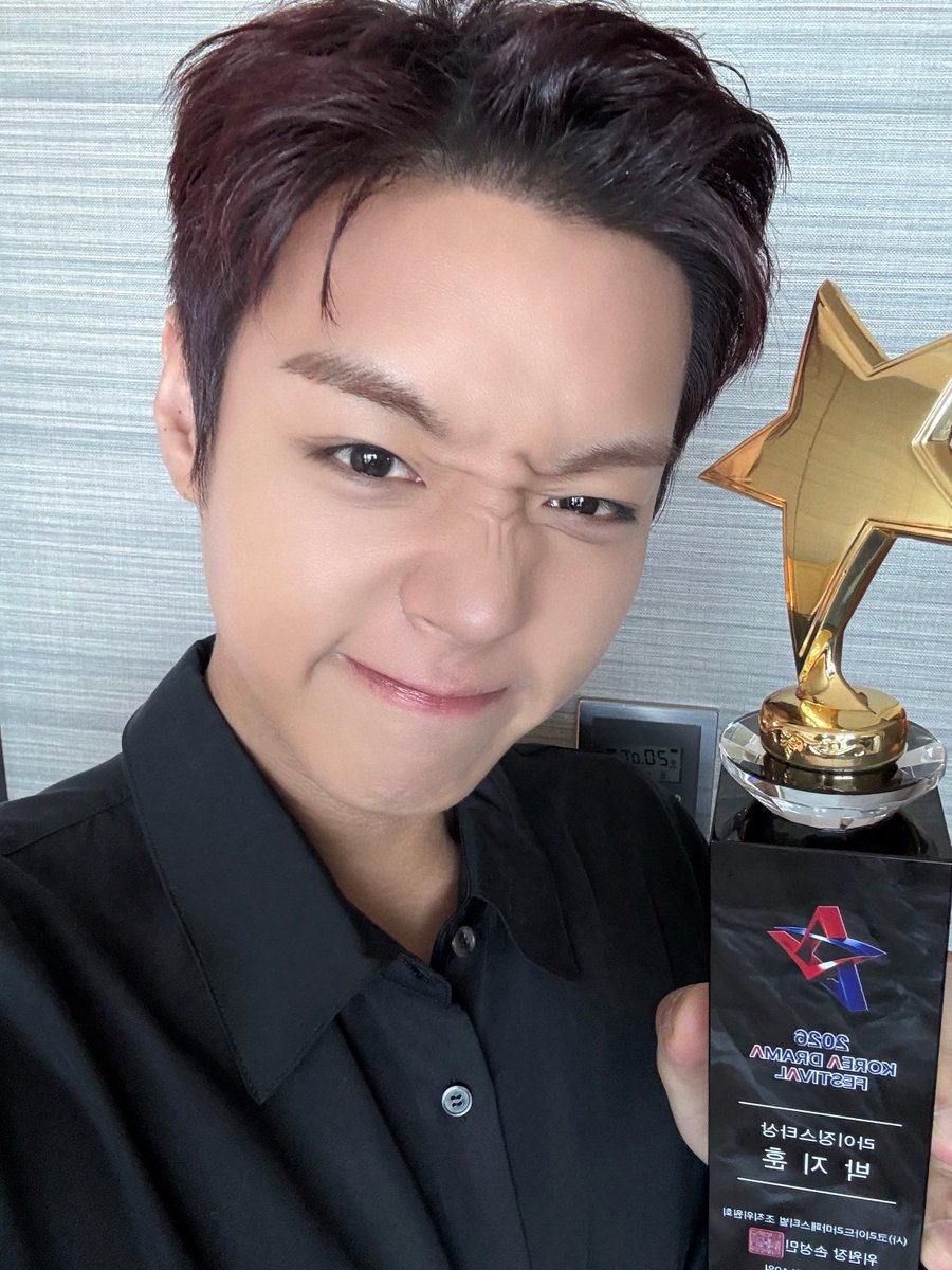 JIHUNIJOAH's tweet photo. 261011 비스테이지 업데이트 #박지훈 
https://t.co/OkMs9uW2np https://t.co/3R6jPOvtCI