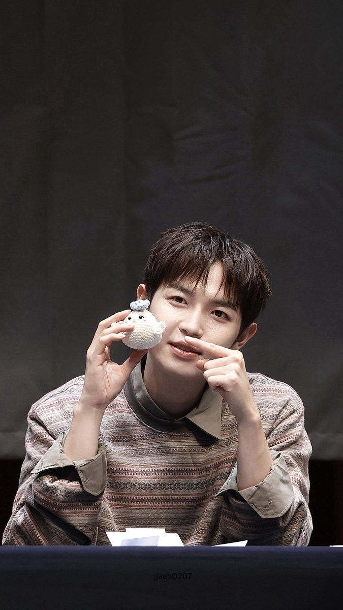 hwanir527's tweet photo. 이거 워야                       이거 내 거야 https://t.co/0c8UiDUdBr