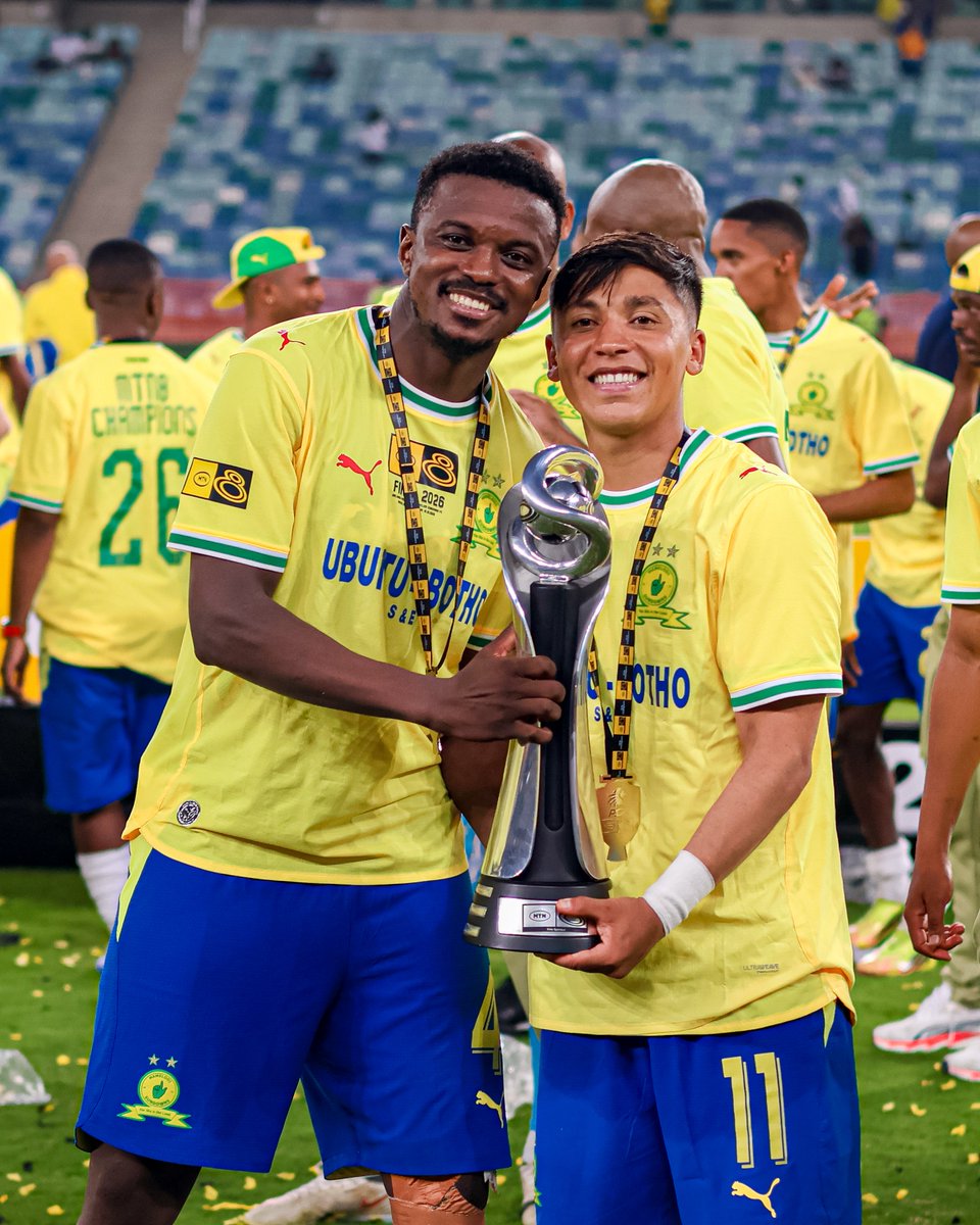 Masandawana's tweet photo. 𝙏𝙊𝙂𝙀𝙏𝙃𝙀𝙍, 𝙄𝙏’𝙎 𝙋𝙊𝙎𝙎𝙄𝘽𝙇𝙀 🏆

The #MTN8 crown belongs to Bafana Ba Style! 🔥

#Sundowns #NeverStopRising https://t.co/JJenaLkcBN