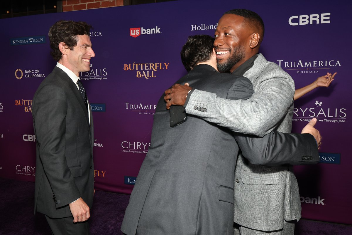 JustJared's tweet photo. The stars of "New Girl" - Jake Johnson, Zooey Deschanel, Hannah Simone, Lamorne Morris, Max Greenfield, and Damon Wayans Jr - reunited at the Chrysalis Butterfly Ball on Saturday night (October 10)

Photos: Getty https://t.co/wO12z9GHsw