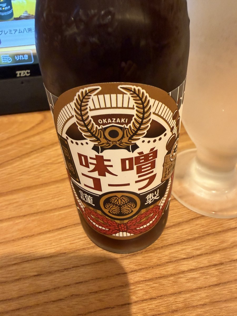 jujie888's tweet photo. 二泊三日今回の名古屋での最後の食事は「まるや本店」さんの新しくできたメイチカ店でひつまぶし🤭
１時半回ってたのでわりとすんなり入店、カウンターも広くて地下街の店舗とはおもえないくらい🤭
うなぎは名古屋らしく皮がパリッとよく焼かれたひつまぶしにはよく合うタイプで美味😋
味噌コーラは普通かな😅
