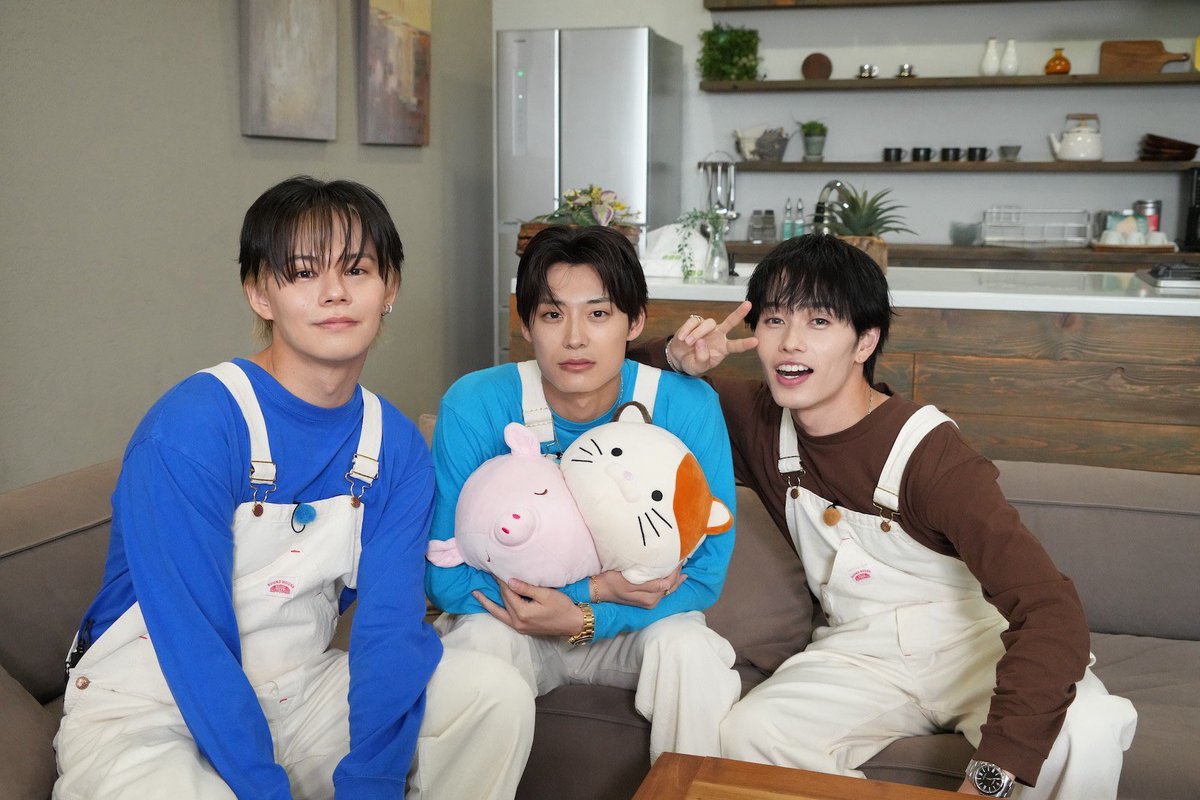fujitoretari's tweet photo. 明日‼️ 10/12(月)23:30〜
フジテレビTWOにて初放送配信✨
「赤面バトルTHE レッドハウスで撮れ高足りてますか？」前編
３組に分かれて照れさせ合いバトル開幕！
超特急が普段見せないあんな顔やこんな顔をお見逃しなく！
 #FOD 配信📶
 #超特急トレタリ #超特急 #なすなかにし
https://t.co/86HPcDee7o https://t.co/3ZQtnbVASM