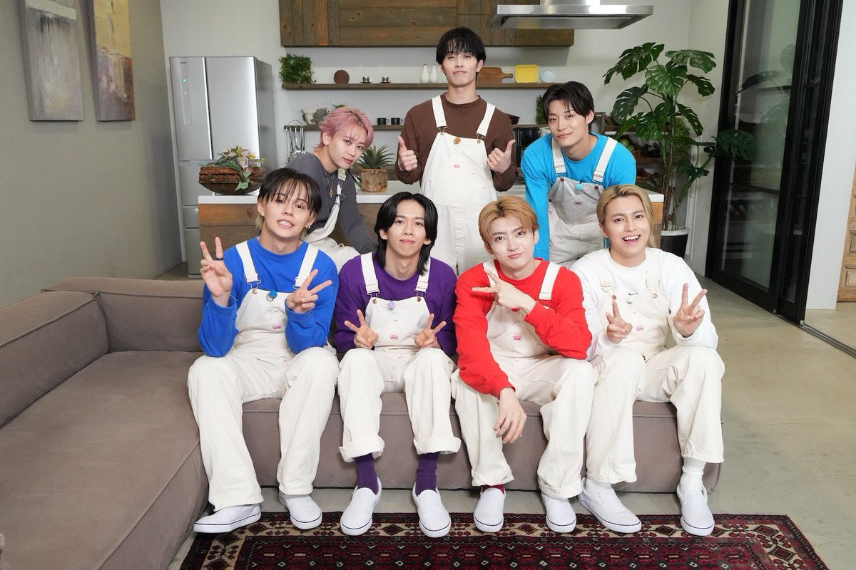 fujitoretari's tweet photo. 明日‼️ 10/12(月)23:30〜
フジテレビTWOにて初放送配信✨
「赤面バトルTHE レッドハウスで撮れ高足りてますか？」前編
３組に分かれて照れさせ合いバトル開幕！
超特急が普段見せないあんな顔やこんな顔をお見逃しなく！
 #FOD 配信📶
 #超特急トレタリ #超特急 #なすなかにし
https://t.co/86HPcDee7o https://t.co/3ZQtnbVASM