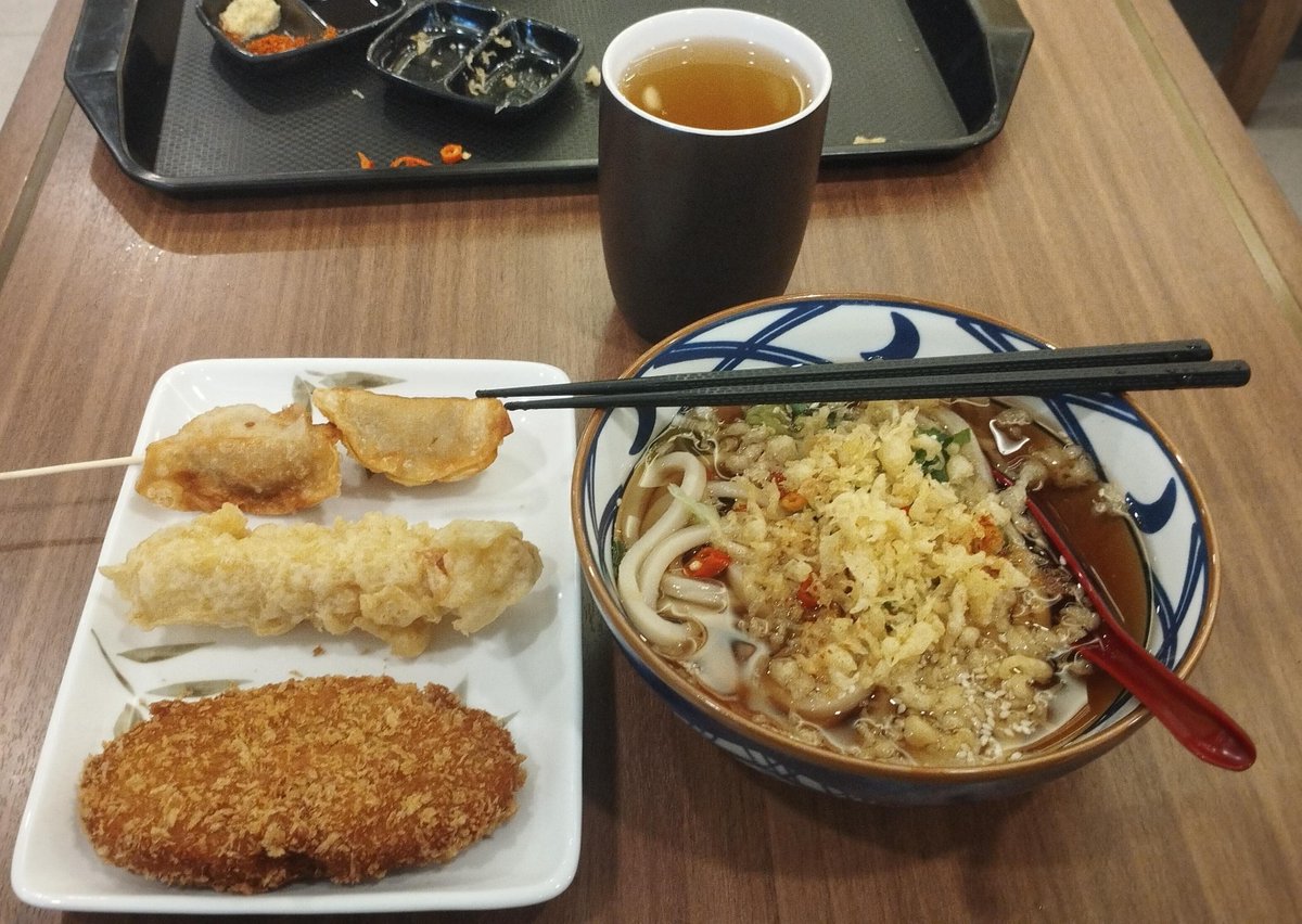 SumeragiFindy's tweet photo. 友達にドタキャンされたから丸亀に来ました
一旦何年ぶりのうどんです https://t.co/Yra0bESi6F