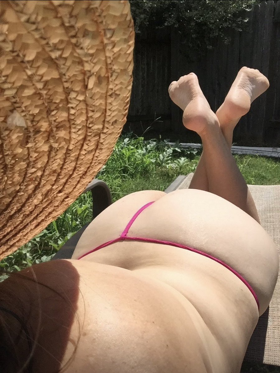 DrExpose2's tweet photo. Cuckson wanted his sexy MILF mom exposed https://t.co/eCGx7Z7n6k