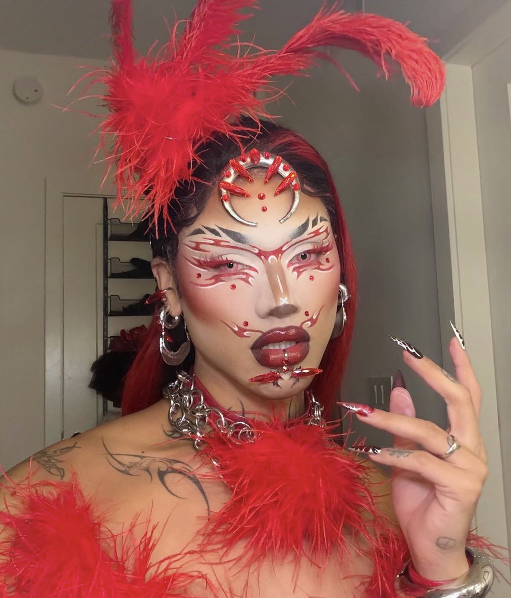 Drag_Crave's tweet photo. Arrietty looks otherworldly in new photos. https://t.co/7AbeXjwM32