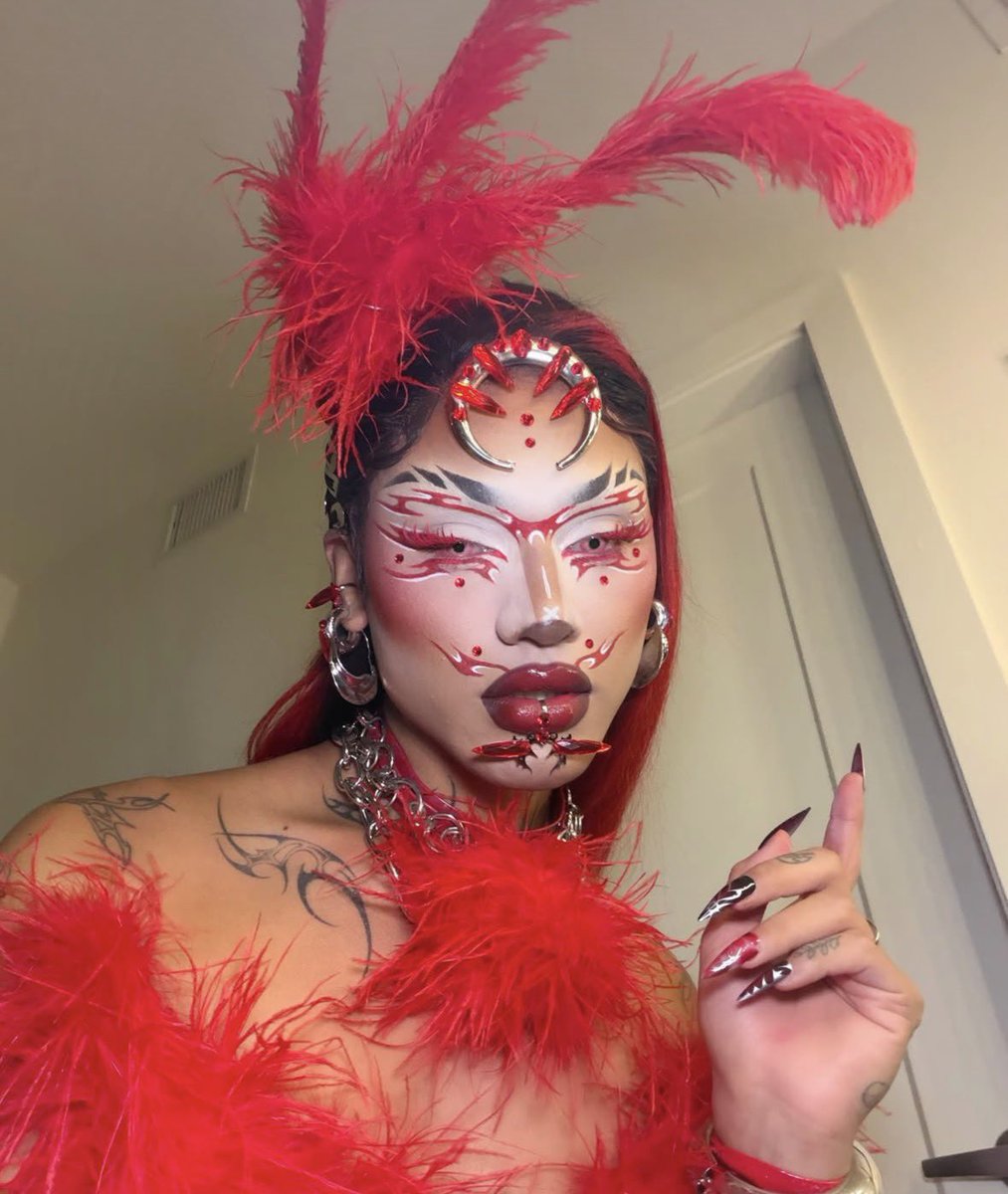 Drag_Crave's tweet photo. Arrietty looks otherworldly in new photos. https://t.co/7AbeXjwM32