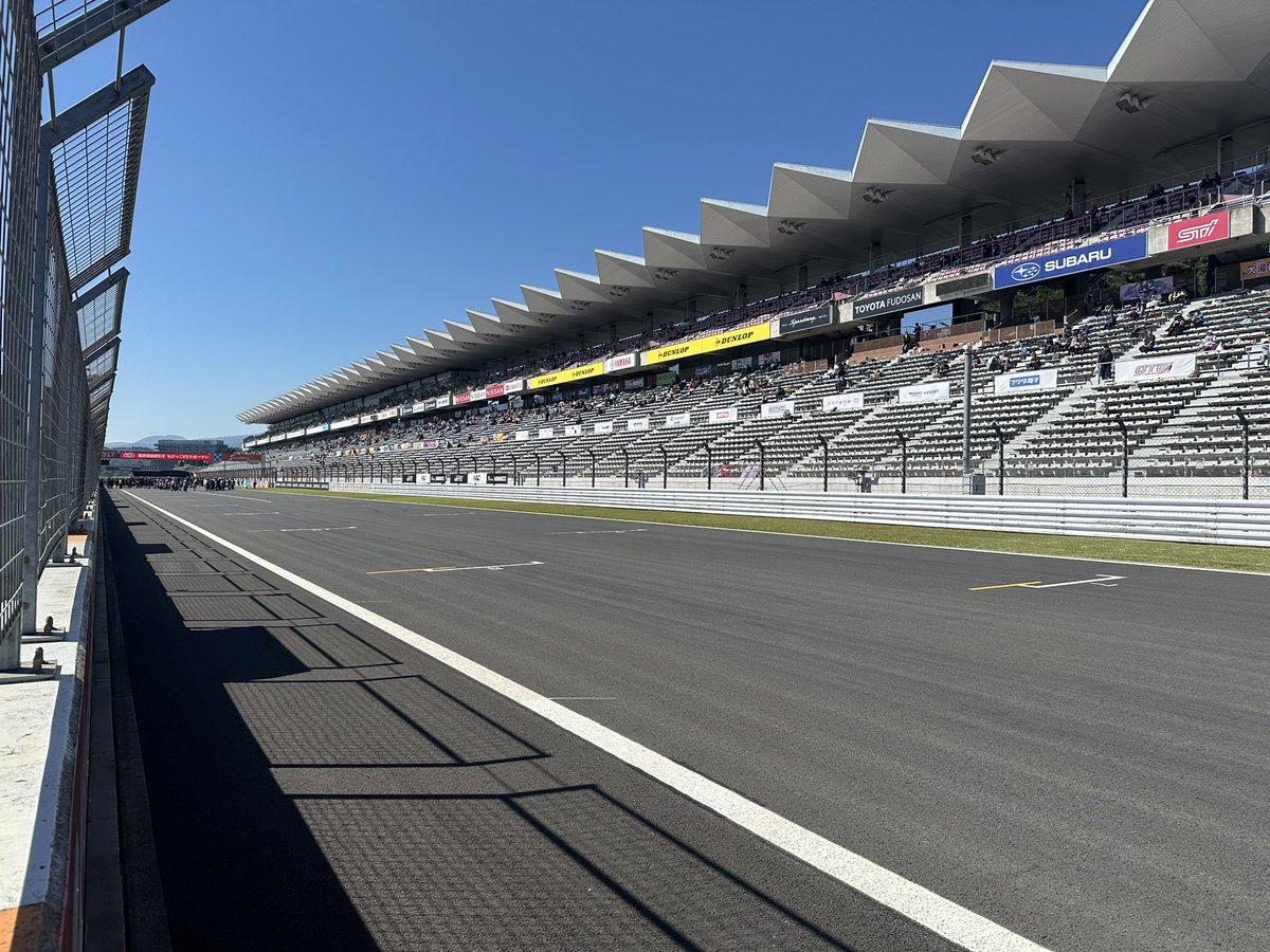 aasitakako's tweet photo. 今日も暑いです🏎️🏁 https://t.co/aZBZqeh5Bp
