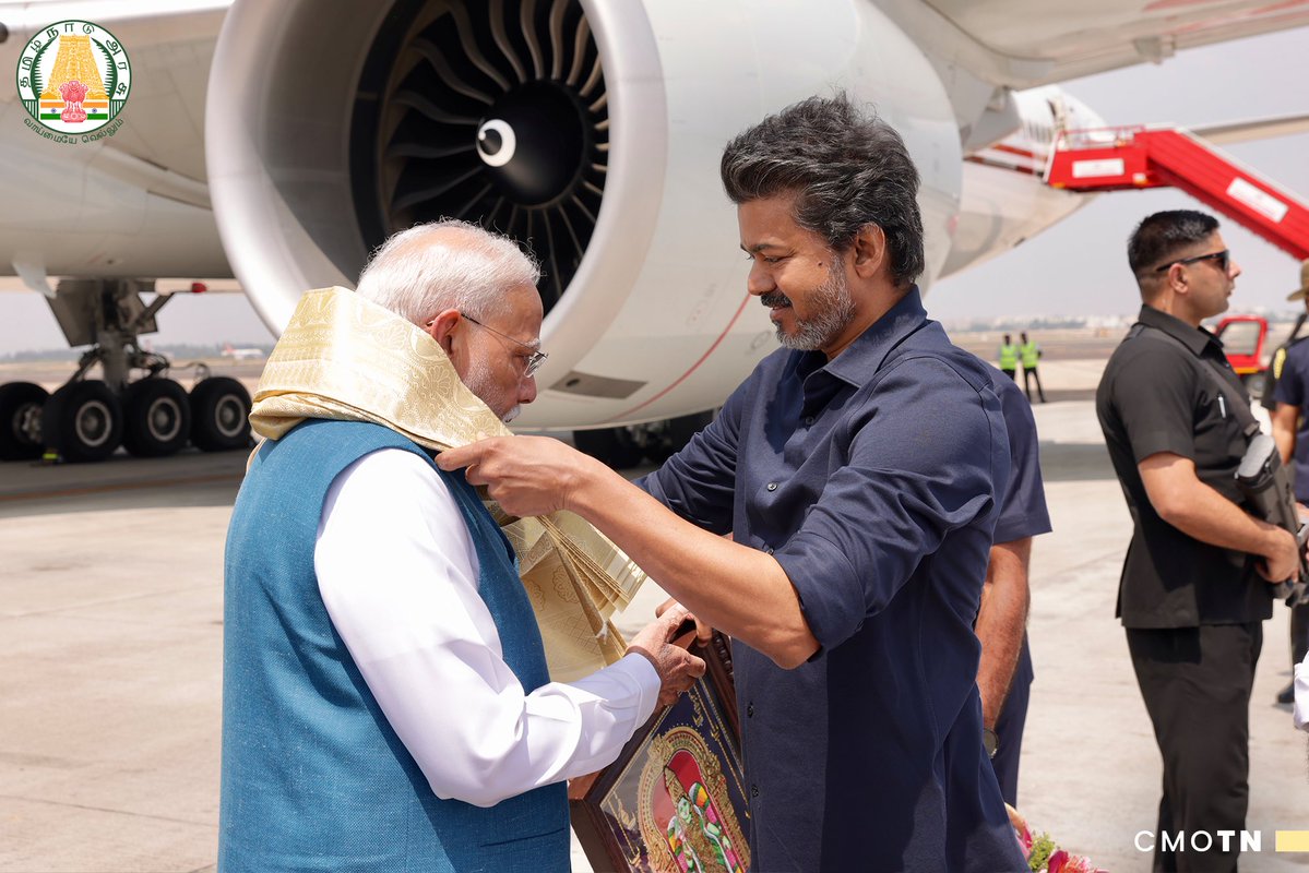 CMOTamilnadu's tweet photo. சென்னை மெட்ரோ இரயில் திட்டம் கட்டம்-II-ன் வழித்தடம் 4-ன் முதற்பகுதியான பூவிருந்தவல்லி புறவழிச்சாலை மெட்ரோ இரயில் நிலையம் முதல் வடபழனி மெட்ரோ இரயில் நிலையம் வரையிலான உயர்மட்ட வழித்தடத்தில் மெட்ரோ இரயில் சேவையை தொடங்கி வைத்தல் உள்ளிட்ட பல்வேறு நிகழ்ச்சிகளில் கலந்து கொள்வதற்காக இன்று (11.10.2026) தமிழ்நாட்டிற்கு வருகை தந்த மாண்புமிகு இந்தியப் பிரதமர் திரு. நரேந்திர மோடி அவர்களை,  சென்னை விமான நிலையத்தில் மாண்புமிகு தமிழ்நாடு முதலமைச்சர் திரு.ச.ஜோசப் விஜய் அவர்கள், பொன்னாடை அணிவித்து, மலர்க்கொத்து வழங்கி வரவேற்றார்.

#CMJosephVijay‌