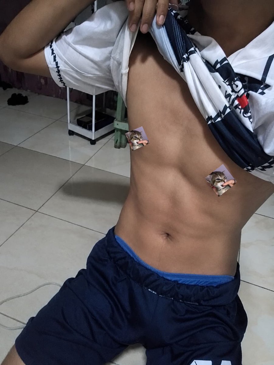 Rzyneoz4's tweet photo. day 1 
#fypシ゚viral #workout #day1 https://t.co/2sz3dh0NU1