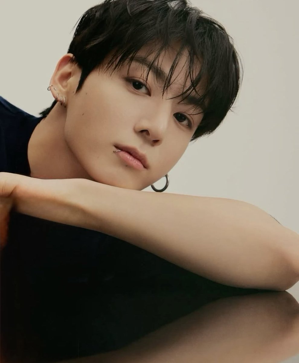 popgiantjk's tweet photo. According to TOTC, Jungkook ranks #39 among the Biggest Global Hitmakers of the 2020s, with just one album release.

— He is the second-highest-ranking Asian artist on the list, behind his own group, BTS. https://t.co/xGYWdFowdK