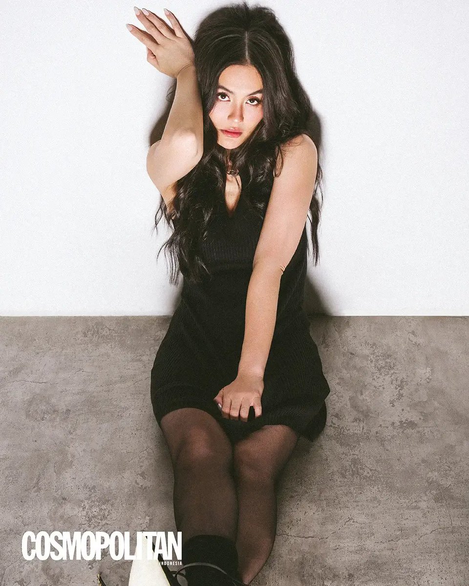 FOURSIDEDFILMS's tweet photo. Agnez Mo for Cosmopolitan..

I still dont believe she's 40 bro.. https://t.co/VHbAV6REiM