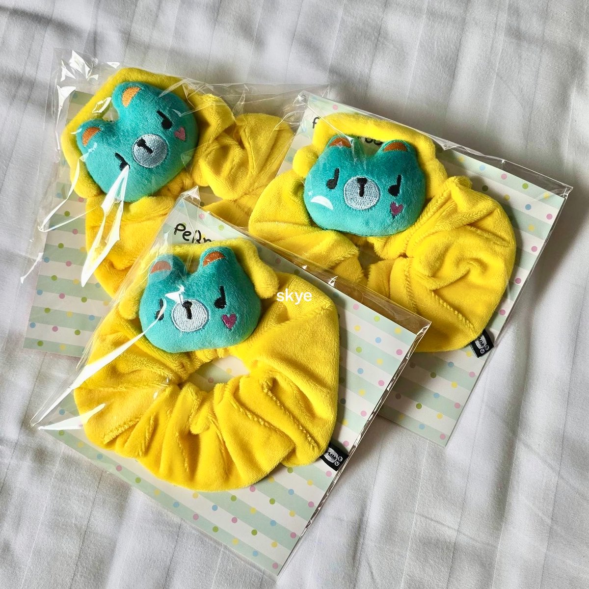 yzamxmb's tweet photo. Because pond pillow🧋

I'm giving away Permpoon plushie hair tie 💛🩵🧡

3 winners = 1 each (sf on me) 

Just RT, tweet, and comment when done.

No GA accs‼️ 
Must be willing to wait.
PH 🇵🇭 narawins only.

Will end in a while. 

#GMMTVFANIVAL2026HappyFamilyxPP
#ppnaravit @ppnaravit 
#PondPhuwin