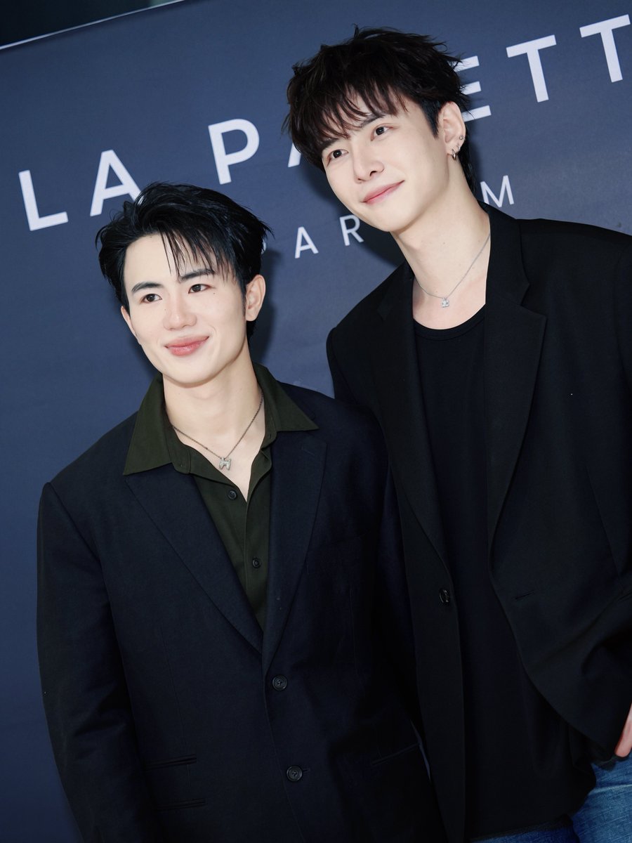 laxtasoiiz5b's tweet photo. “พวกเรามารอ ‘พี่นัท’ ใช่มั้ย
เดี๋ยวพาออกมาเจอนะ”

ไปหาน้องแล้วโดนทางงานใส่ใจ
ขอบคุณนะคะ 🩵

#Supanut #Myaries
#Thames https://t.co/gpiNkf8rCY