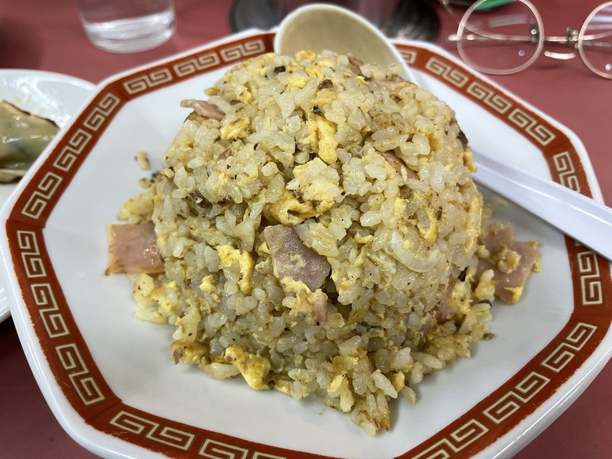 Nobuyuki_Kawai's tweet photo. チャーハンと餃子を食べるのは半年ぶりくらいか。でもたまには。実に美味かった。@ 永楽（大井町） https://t.co/1HghzDuDDU