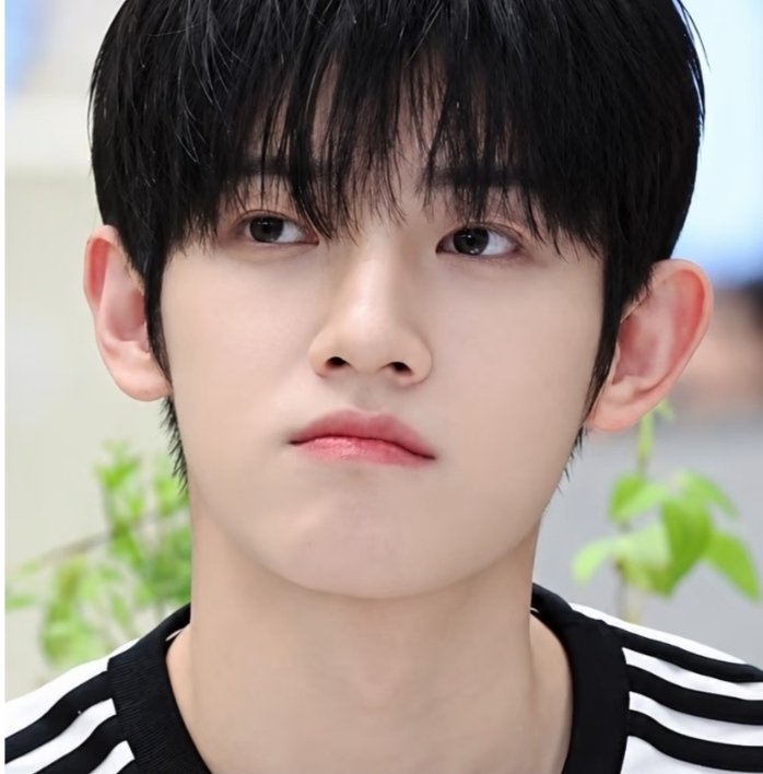 strawberiuuu's tweet photo. siapa nangka wajah nyimut ini urat ditangannya geloo Park Siwoo 😭

wajahnya.                           tangannya. https://t.co/jWKvrBYDYH