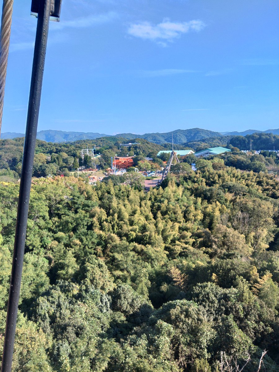 maguro3577's tweet photo. フブちゃんボイスのために観覧車……
高いの苦手だけど……
思ったより高くてビビってます:(´◦ω◦｀):
まだてっぺんじゃないのマ…？
#フブキングダムの里 https://t.co/qJIm5bZF92