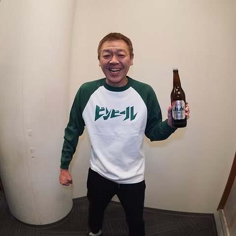 tamachannelX's tweet photo. 飲兵衛のユニフォームできました！
胸には玉ちゃんの愛飲する「ビンビール」
背には大人の義務教育こと「633」の背番号！
詳細はtamazonをチェック！👇 https://t.co/lFVazflNt5
