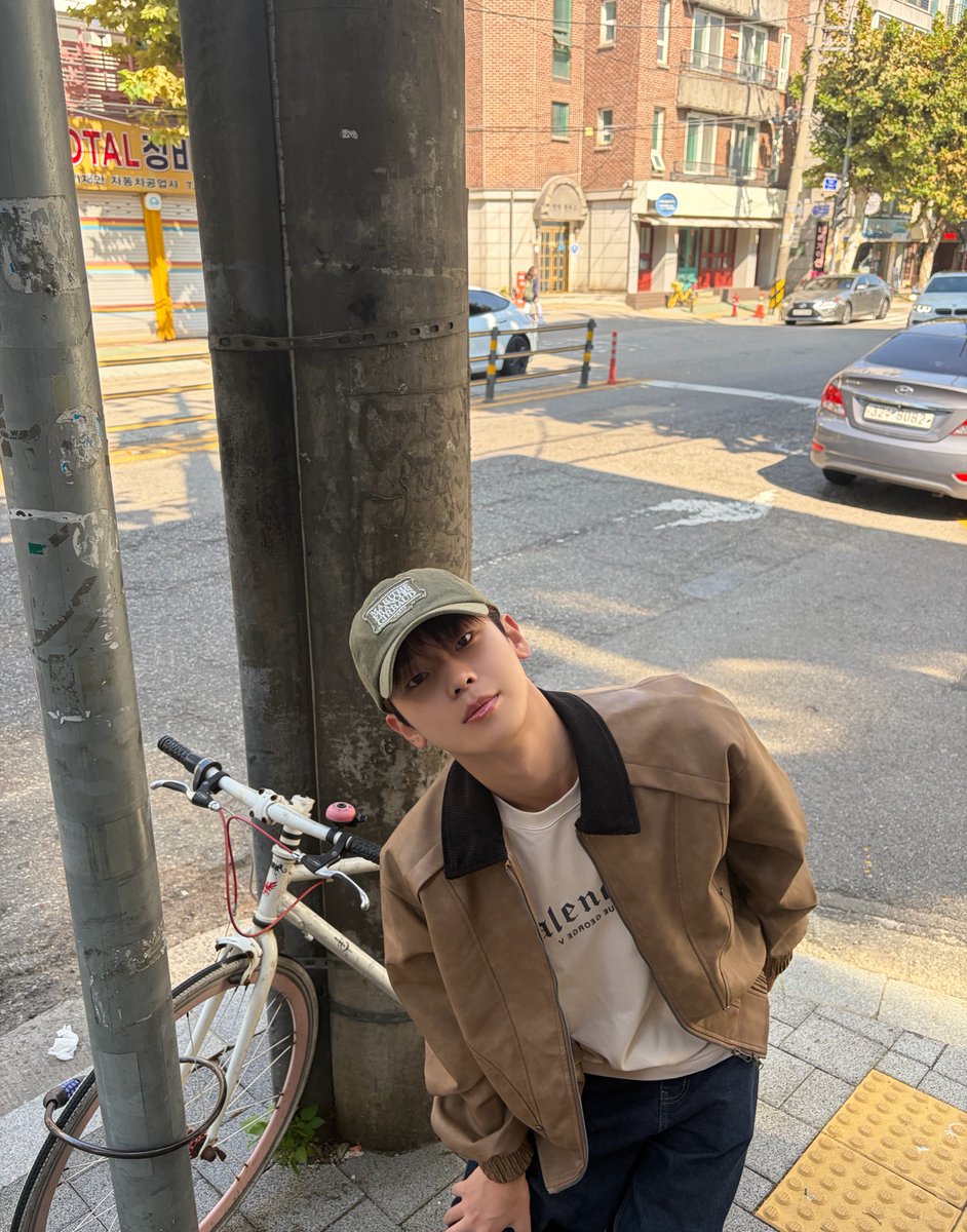 dominiminiinouu's tweet photo. ㅋㅋㅋ푸하하하하 마지막 사진 제일 먼저 올리고 싶으셨을거 같아서 제가 먼저 넣어드렸어요..
그걸 정말 가방에 달고 다닌다구요? 아 진짜 귀여워💚 https://t.co/8i9sAPDuH6