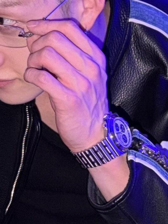 gnabnahc97chris's tweet photo. i don’t think yall understand that i’m completely OBSESSED with chan’s hands… https://t.co/hMVEYKZkUJ